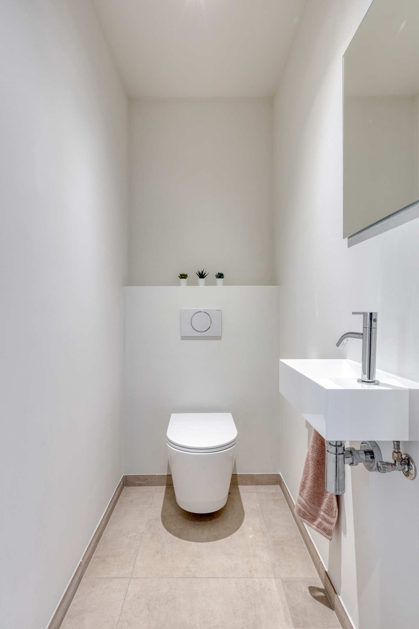 Postiljon met moderne appartementen en groene omgeving